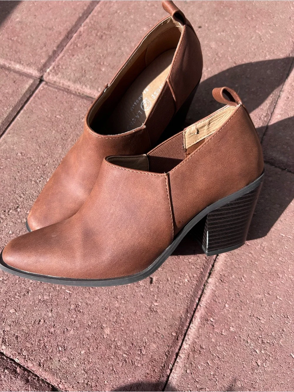 Chinese Laundry Women's Tan Leather Slip-on Shooties Size 6